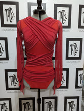 Slit sleeve leo with symmetrical mesh overlays