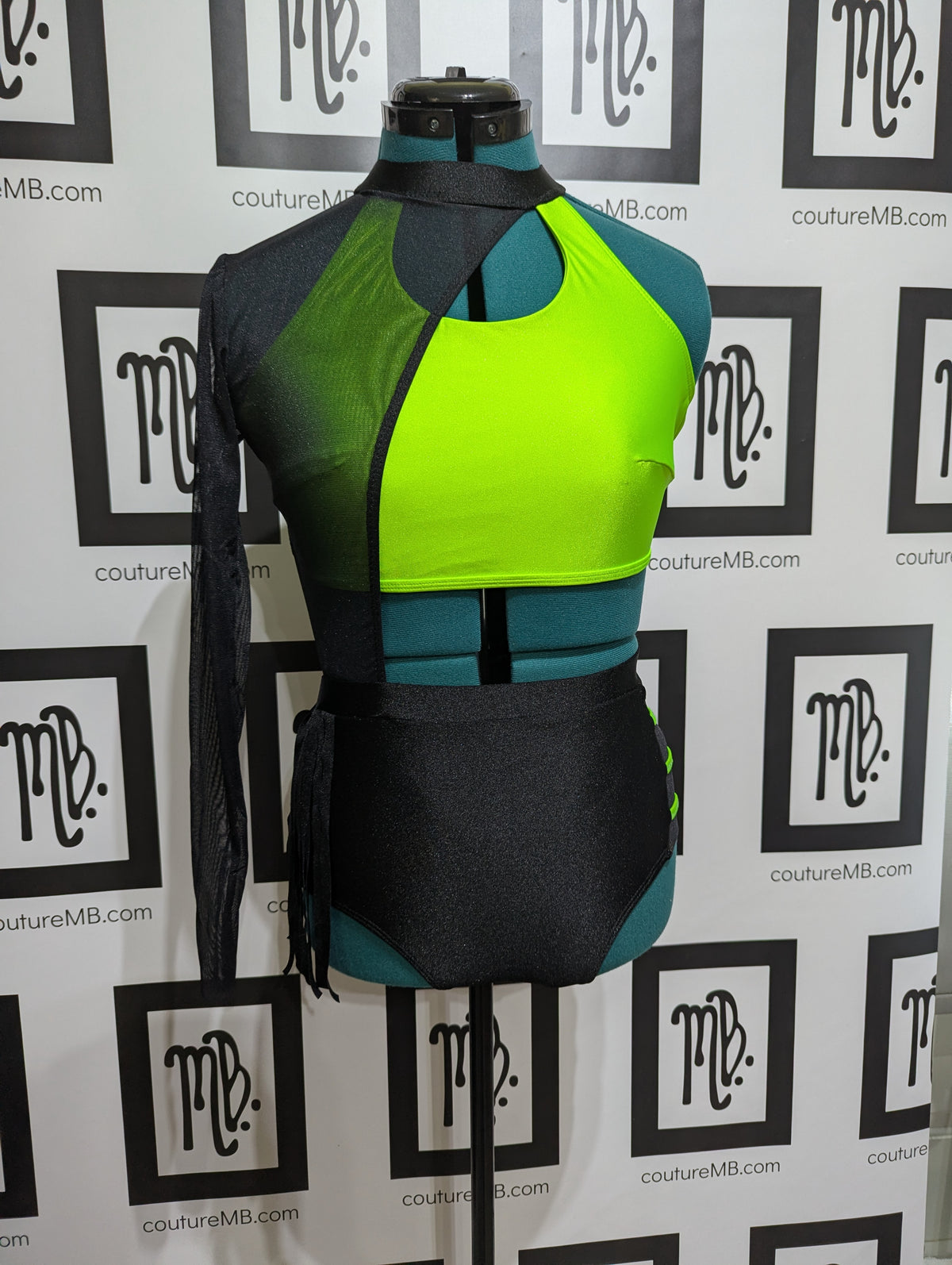 Neon solo sleeve (busty)